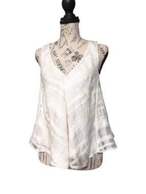 Maeve White Geometric Textured V-Neck Swing Top, Small